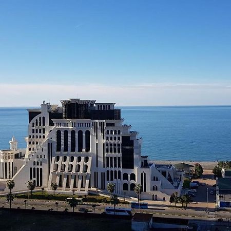 Sea Luxury Apartment Батуми Екстериор снимка