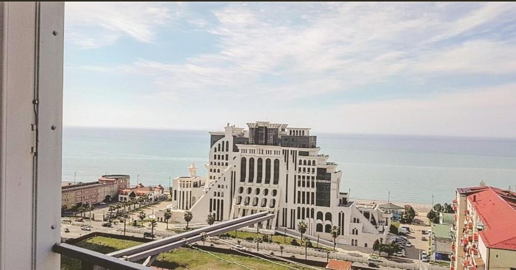 Sea Luxury Apartment Батуми Екстериор снимка