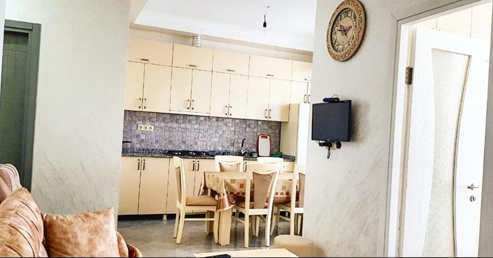 Sea Luxury Apartment Батуми Екстериор снимка